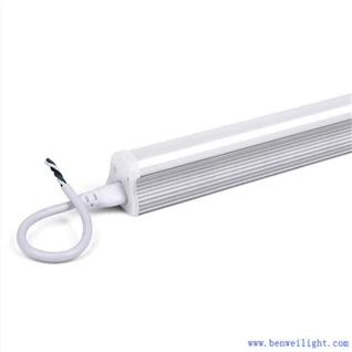 Innbyggt 18 tommu flúrljós